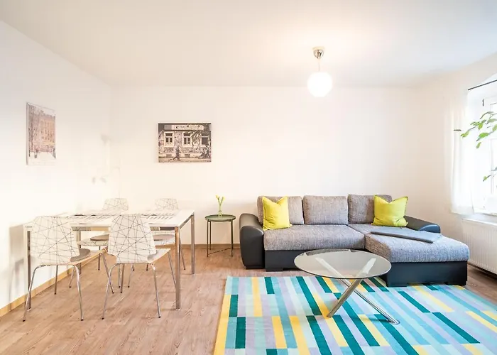 Helle Ferienwohnung im Hinterhof
